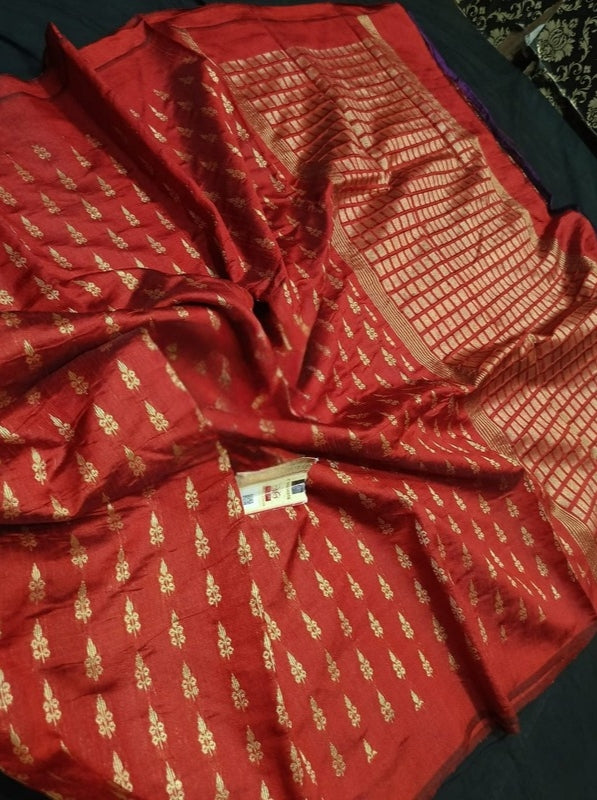 Red Matka Silk with Small Weaved Motifs in the Body and Weaved Design in the Anchal
