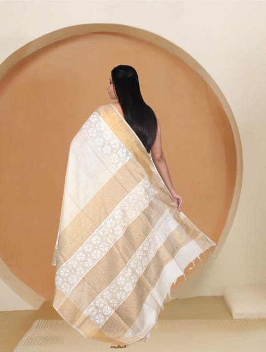 Hand Kantha Embroidery Work on Off White Colour Zari Border Gachi Tussar Silk