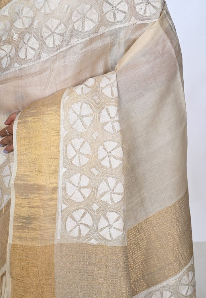 Hand Kantha Embroidery Work on Off White Colour Zari Border Gachi Tussar Silk